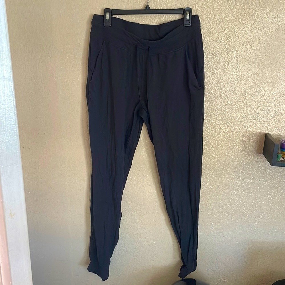 lululemon black jogger